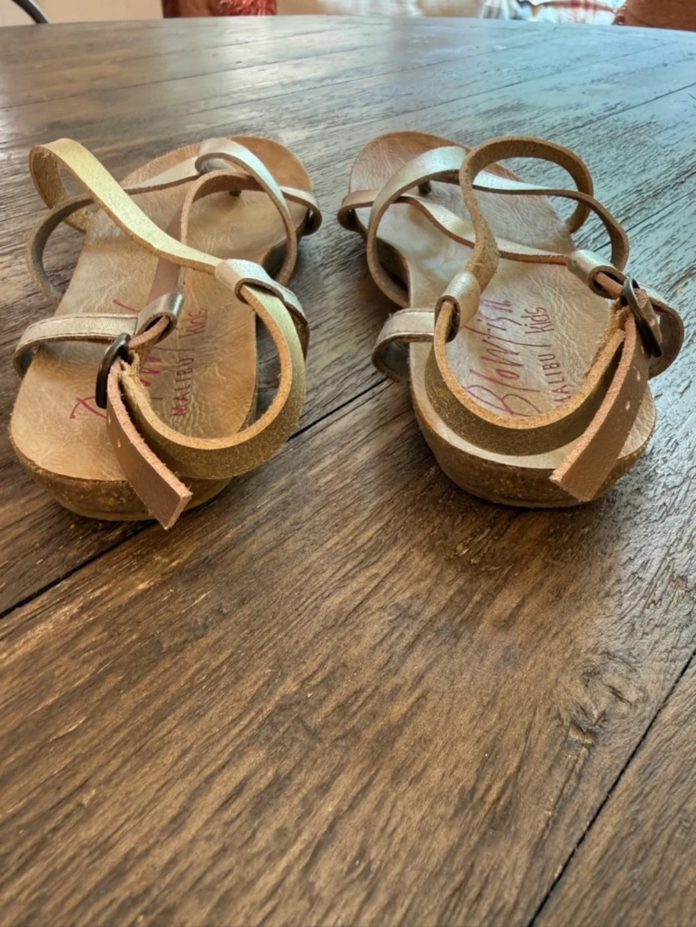 Blowfish‎ Malibu Kids Size 2.5 Gold Metallic Strappy Thong Sandals Boho Summer